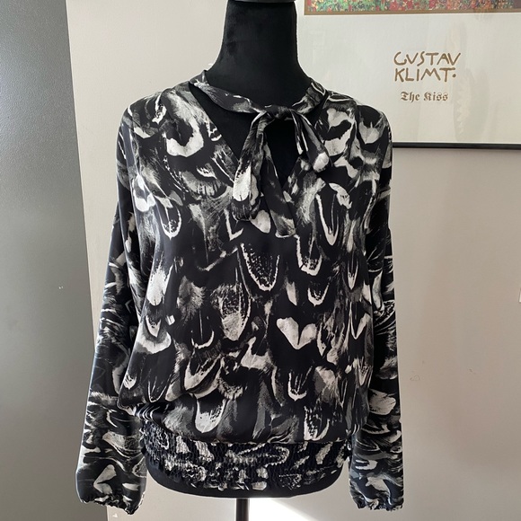 Michael - Michael Kors Women’s Blouse | Color: Black | Print: Feathers Size M - Picture 4 of 7